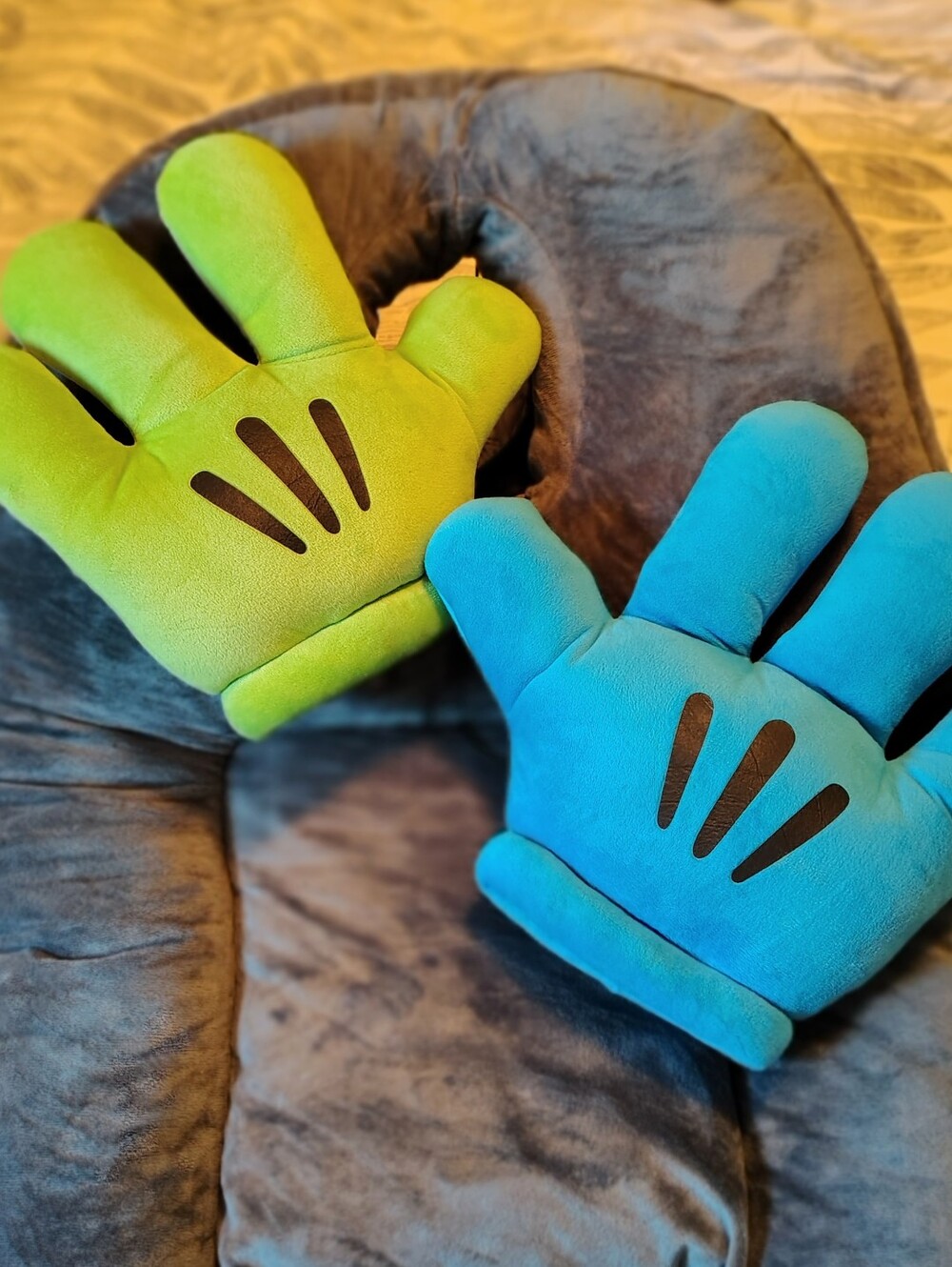 Disney Parks Authentic Cartoon Gloves